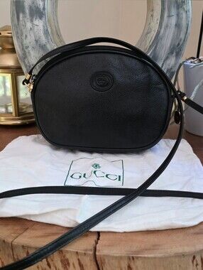 Gucci Black Leather Classic Oval  Crossbody/Shoulder Bag Vintage